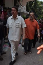 Randhir Kapoor, Rajiv Kapoor at RK studio ganpati Visarjan on 29th Sept 2012 (33).JPG